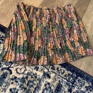 Adorable pleated mini skirt - NWOT!